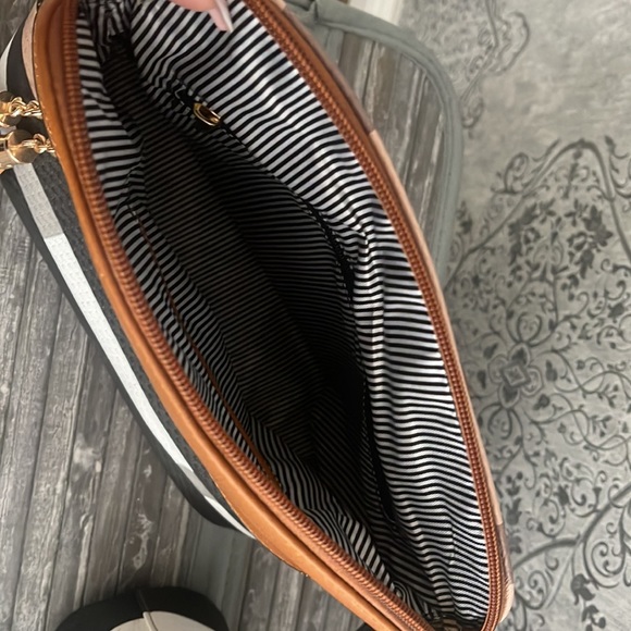 Crossbody Purses - Picture 4 of 4